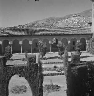 Alhambra — Palacios Nazaries — Mexuar — Patio de Machuca