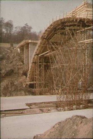 Bauwerk H 62,5, Reisberg-Überführung, Lehrgerüst und westlicher Brückenteil