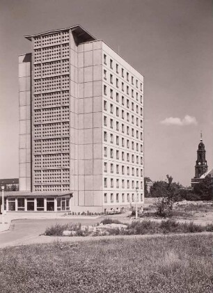 St. Petersburger Straße : Studentenwohnhochhaus