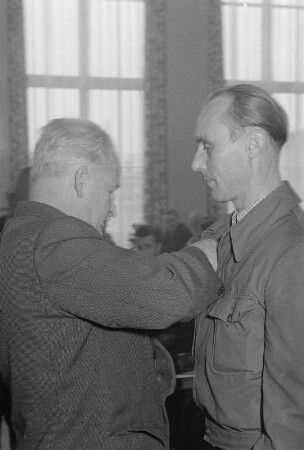 Einweihung des Kulturhauses und Auszeichnung der Aktivisten