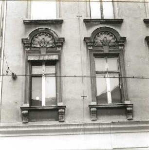 Cottbus, Friedrich-Ebert-Straße 41. Wohn-und Geschäftshaus (E. 19. Jh.) Fenster (1. OG)
