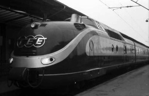 Freiburg: Hauptbahnhof; TEE (Trans-Europ-Express) im Hauptbahnhof Freiburg