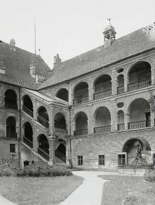 Landshut, Burg Trausnitz : Landshut. Burg Trausnitz. Innerer Burghof (West- und Nordflügel)