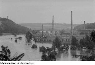 Blick auf den überschwemmten VEB Steingutwerk Colditz