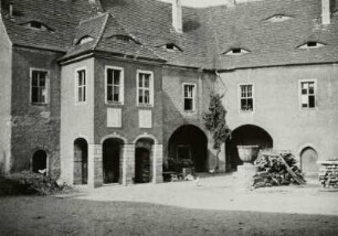 Schloss Rothschönberg, Innenhof von Südwesten