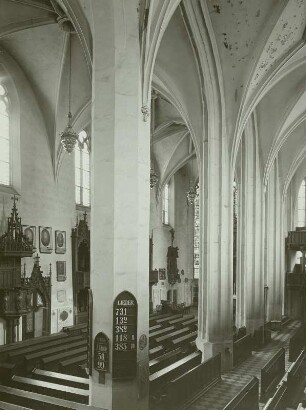 Dresden, Sophienkirche, Blick vom südlichen Schiff durch die Pfeiler ins nördliche Schiff zum Chor