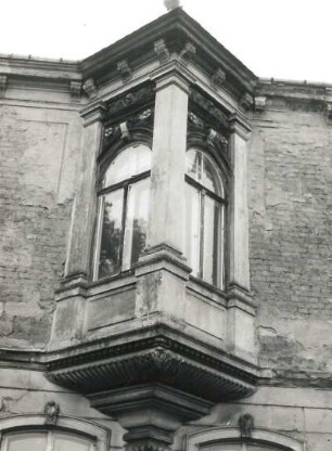 Dresden-Mickten, Kötzschenbroder Straße 24/26. Villa (um 1895). Erker der Straßenfront