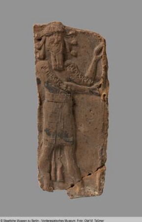 Apotropäisches Relief mit Darstellung eines sechslockigen Mannes