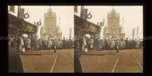 Publikum und Militär am Kaiserzelt, Kaiserbrücke, Mainz