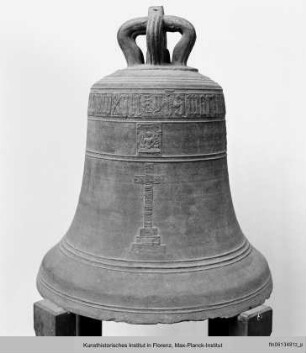 Glocke mit Inschrift und Kreuzesdarstellung