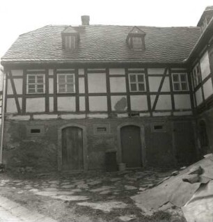 Grünhainichen, Hohe Straße 12. Seitengebäude der sog. Schalingschen Häuser (vor 1700 ?). Traufseite
