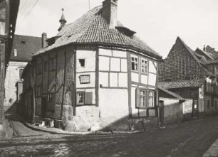 "Das älteste Fachwerkhaus" in Quedlinburg : Quedlinburg, Wordgasse 3. Wohnhaus "Das älteste Fachwerkhaus" (14. Jahrhundert). Eckansicht