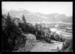 Österreich, Hallein. Blick über Hallein mit Hohem Göll