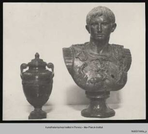 Büste des Augustus im Primaporta-Typus auf einem Granit-Sockel