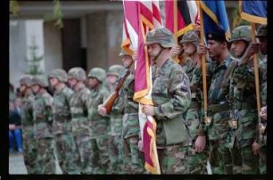 Fotografie: Militärische Zeremonie zur Außerdienststellung des U.S. Army Berlin Command in den Lucius D. Clay Headquarters in Berlin-Dahlem
