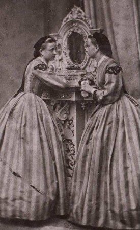 Doppelgängerbild einer Dame : H. Krone, 1859