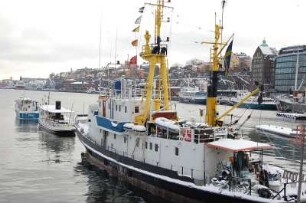 Stockholm - Fährhafen : Stockholm. Fährhafen und Stadtteil Södermalm rechts, aufgenommen 2006 in Stockholm