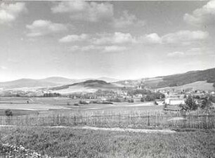 Oberlausitzer Landschaft : Landschaft - Oberlausitz. Ort: Šěrachow / Schirgiswalde. Blick vom Fuchsberg in Richtung Crostau und Czorneboh.