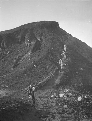 Fuji-san : Fuji-san. Besucher am Kraterrand