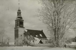 Altenberg-Schellerhau, Dorfkirche Schellerhau (1591/1593, Kirchturm 1724/1756, 1974/1980 Renovierung). Ansicht von Südwesten