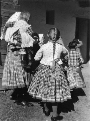 Reisefotos. Csömör. Gruppe von Mädchen