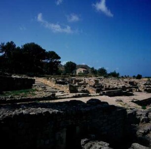 Agia Triada. Minoischer Palast : Kreta, Agia Triada. Palastterrassen. Blick vom Nordhaus auf die Palastterrassen