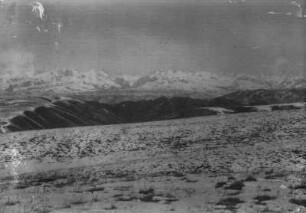 Gebirgslandschaft : Eine schneebedeckte Gebirgslandschaft im Tian Shan Hochgebirge