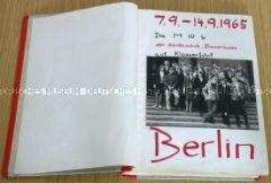 Album mit handschriftlichen Schilderungen von der Klassenfahrt einer 10. Klasse aus Bremerhaven nach Berlin (West) im September 1965, u.a. mit Bildern und Berichten eines Ausfluges nach Ost-Berlin