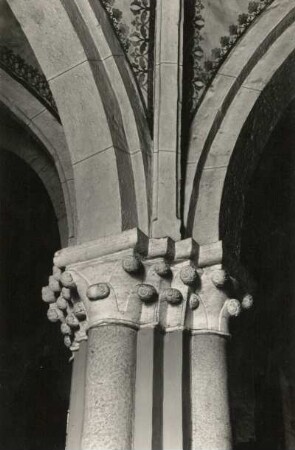Spišské Podhradie (Kirchdrauf). Spišská Kapitula (Zipser Kapitel). Kathedrale des Heiligen Martin (beg. 1245–1273). Kapitell in der Vorhalle