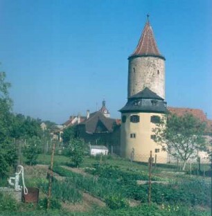 Prichsenstadt. Blick auf einen Teil der Stadtbefestigung mit Stadtturm