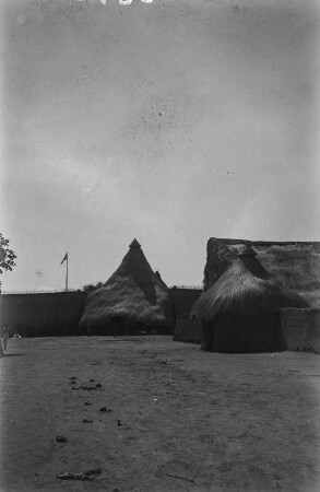 Gehöft : Blick zu dem Gehöft eines Oberhauptes in Garoua.