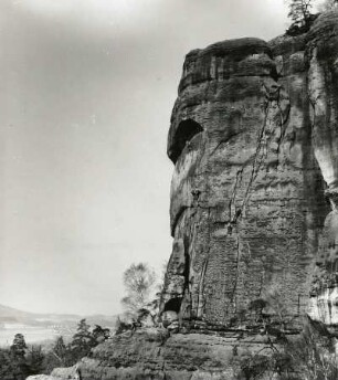 Sächsische Schweiz. Schrammsteine, Hoher Torstein. Seilschaft Bernd Arnold am Südwest-Pfeiler, 1982