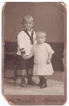 Foto Junge und Mädchen im Fotoatelier