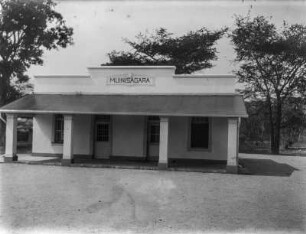 Bungalow in Usagara : Bungalow in Usagara mit dem Schriftzug Muin-Sagara.