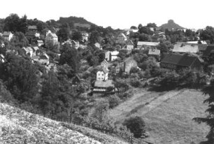Reinhardtsdorf-Schöna. Ortsteil Reinhardtsdorf (westlicher Teil). Blick von Krippenberg nach Südosten über das Tal des Reinhardtsdorfer Baches gegen Kaiserkrone und Zirkelstein