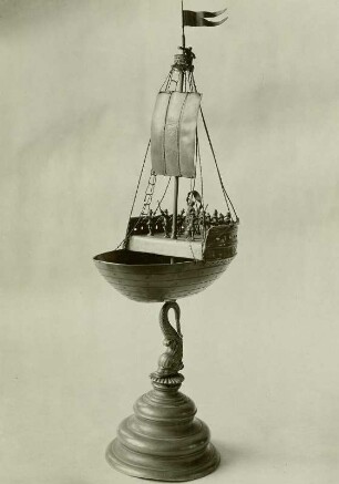 Trinkgefäß in Form eines Segelschiffes : Trinkgefäß in Form eines Segelschiffes. Zinn, 1672. Zinnmarke des Thomas Plachetzke, Stolp. Verwalter, Kunstgewerbemuseum Dresden