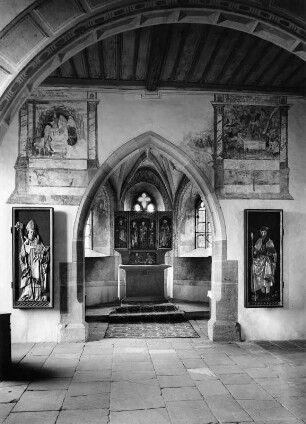 Miltenberg. Friedhofskapelle Sankt Laurentius (1594, Chor 1456). Inneres zum Altar