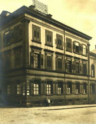 Kaiserslautern: Ecke Karl - und Heiligenstraße. Zerstört, (ehm. Ortsches Haus)