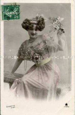 Postkarte mit Frauenbild