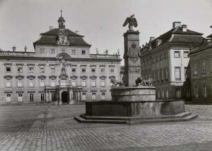 Schloss Ludwigsburg : Schloss Ludwigsburg. Schloss. Ansicht vom Schlosshof mit Fürstenbau und Riesenbau