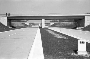 Offenburg: Autobahnbrücke mit km 699 am Offenburger Ei