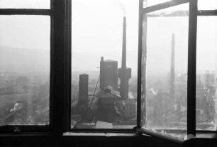 Freiburg: Gaswerk, Ausblick vom Turm auf altes Gaswerk, durch Fenster