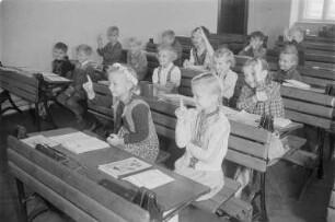Sorbische Grundschule in Bautzen. Unterricht. : Serbska zakładna šula w Budyšinje. Wučba.