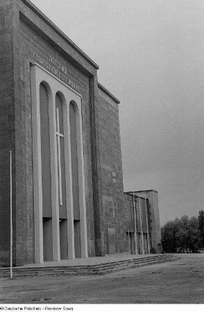 Eingang der Messehalle II