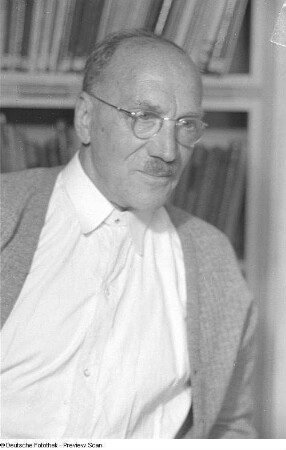 Porträtaufnahmen des Arztes Professor Dr. Ferdinand Sauerbruch