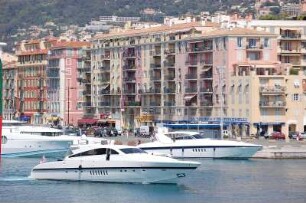 Nizza - Hafenbecken : Häuser + Yachten im inneren Hafenbecken (Bassin Lympia) von Nizza, 2006