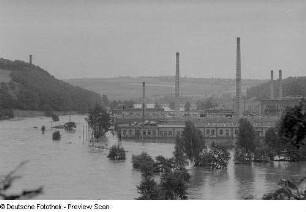 Blick auf den überschwemmten VEB Steingutwerk Colditz