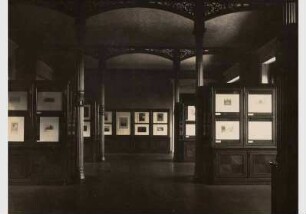 Aufstellung des Kupferstichkabinetts im östlichen Kunstkammersaal des Neuen Museums