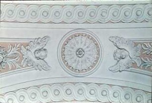 Geometrische Ornamente und Cherubim