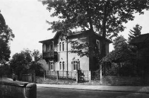 Dresden, Schillerstraße 21. Wohnhaus : Dresden-Loschwitz, Schillerstraße 21. Wohnhaus. Ansicht mit Einfriedung und Pavillon